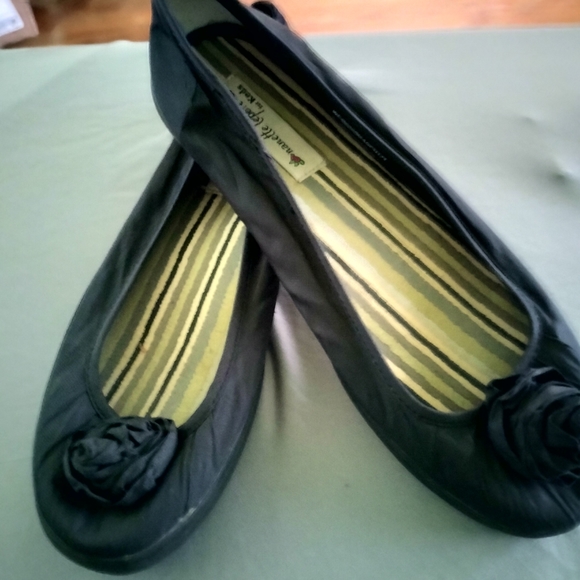 Ladies Keds Flats - Picture 2 of 4